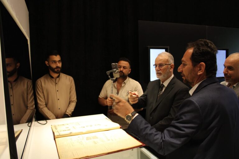 محافظ بغداد يزور المركز الثقافي البغدادي ويشارك بالفعاليات الثقافية في شارع المتنبي