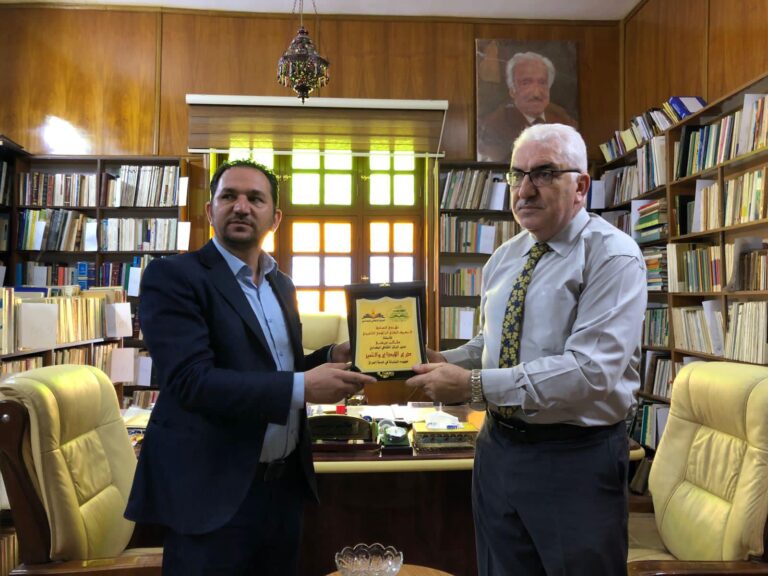 السادة ال معروف المفتي الزاهدي الحسيني تكرم إدارة المركز الثقافي البغدادي