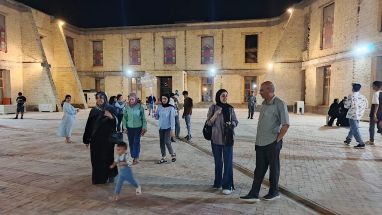 بناية متصرفية بغداد القديمة تفتح أبوابها مساءً في ليالي بغداد الجميلة