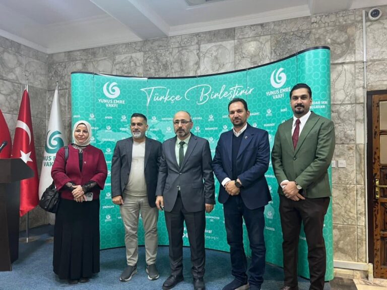 وفد من المركز الثقافي البغدادي يطّلع على معروضات تراثية نادرة في معرض المسكوكات والعملات والطوابع