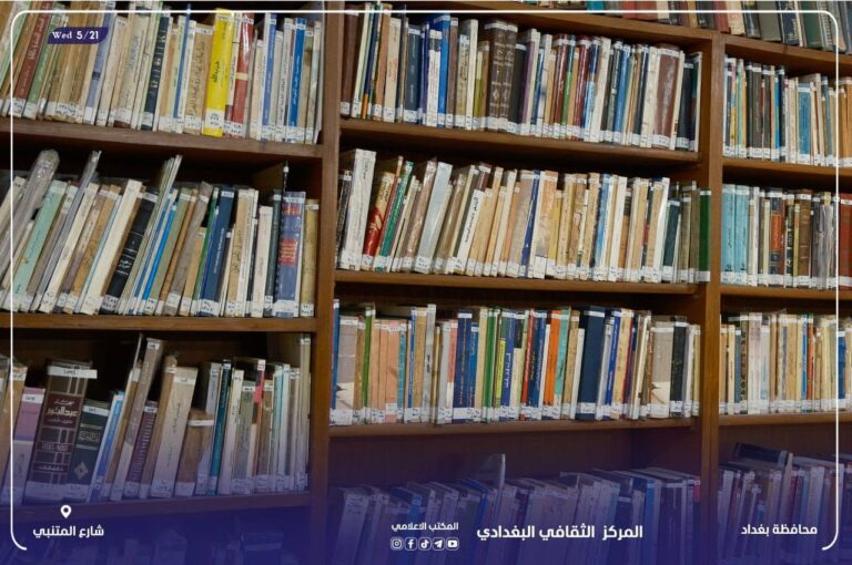 الدكتور صلاح عبد الرزاق محافظ بغداد الاسبق يهدي مقتنياته النادرة إلى المركز الثقافي البغدادي